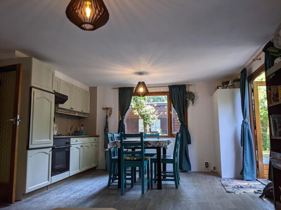 Sfeervol Chaletje In Een Rustige Bosrijke Omgeving Diessen Luaran gambar